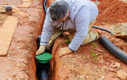 laying underground drainage pipe system for outflow of rain stormwater